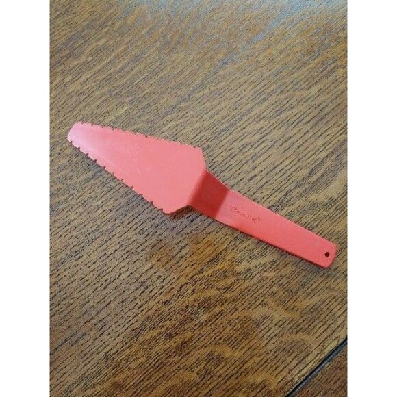 Vintage Tupperware Red Pie/Cake Server Slicer #1228-3 Excellent Condition!! - Picture 3 of 3